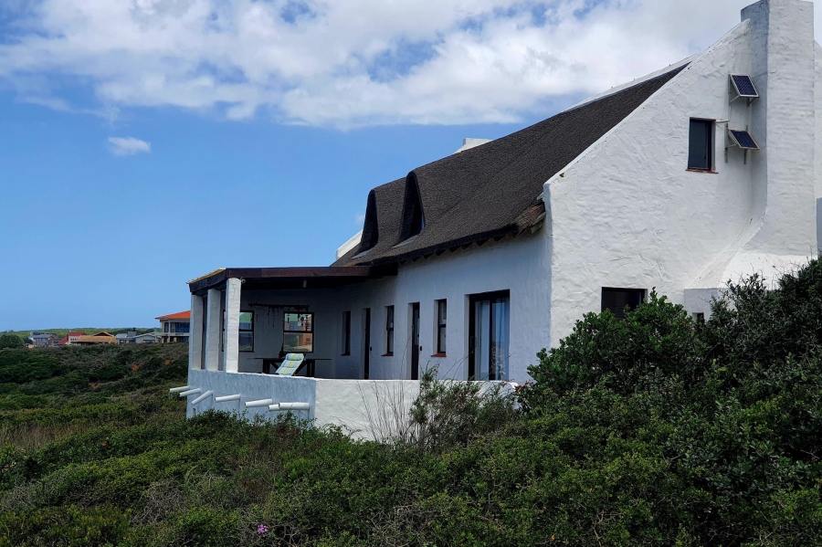 5 Bedroom Property for Sale in Boggomsbaai Western Cape